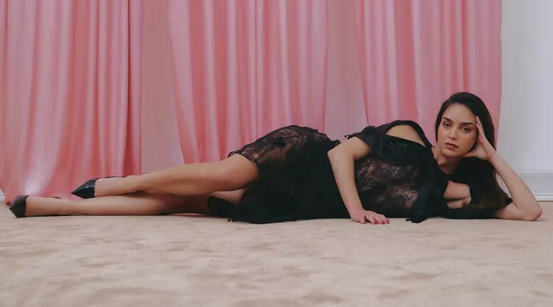 Melissa Barrera conquista Broadway: Un debut de ensueño entre ovaciones y el brillo de "Titanique"